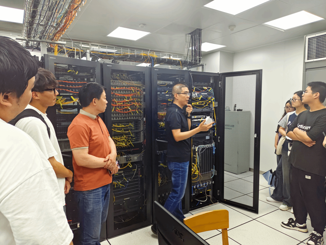 信息工程學院赴信息與現代教育技術中心開展計算機系統集成實踐教學活動